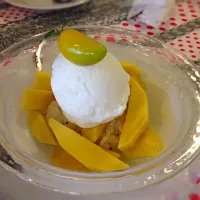 Mango with icecream|Somboon Udomwatchanasakさん