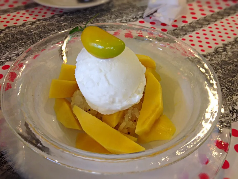 Mango with icecream|Somboon Udomwatchanasakさん