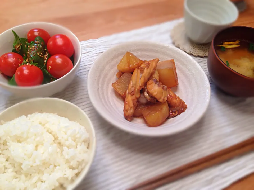 鯛のあら炊き、あら汁、ほうれん草とプチトマトのサラダ、ご飯|Nari mikamiさん