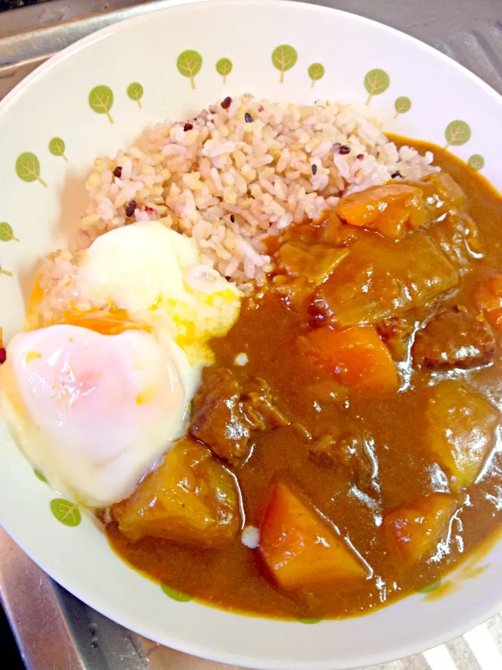 おうち薬膳カレー温泉卵のせ|水野愛日(ミズノマナビ)さん