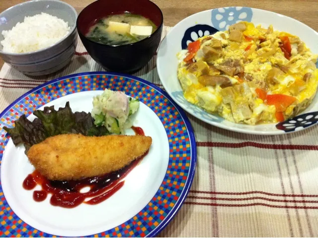 ささみフライ・高野豆腐と部肉玉ねぎ煮卵とじ・豆腐とほうれん草味噌汁|まーままさん