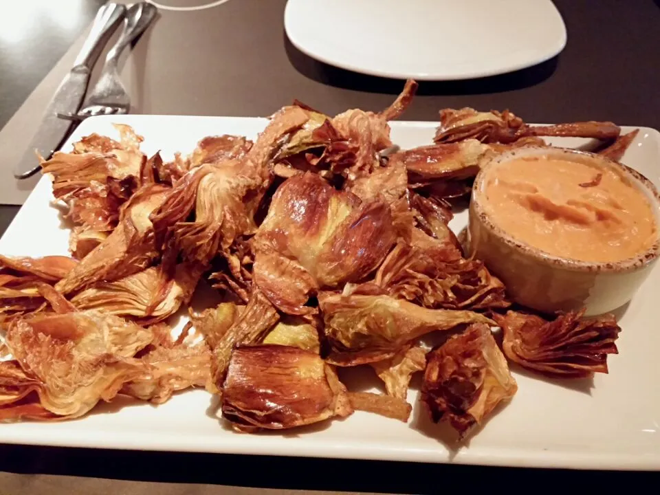 Snapdishの料理写真:Alcachofas fritas con Salsa Romesco|Javier Pérez Caballeroさん