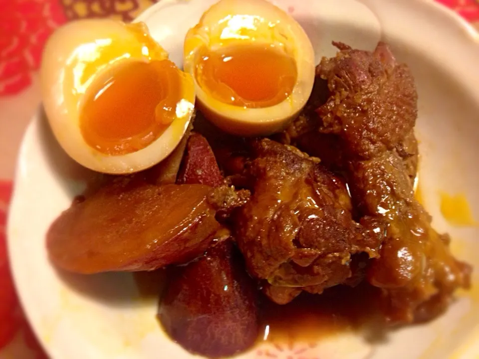 Japanese sweet potato & chicken stew with Nitamago.     さつまいもと手羽のこっ照り煮＆煮汁で煮込んだ煮玉子ぞえ|Yuuki.Mさん