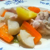 Snapdishの料理写真:Pot au de de poulet aux topinambour, pommés de terre, carottes et céleri vert en branche|isabelle claramuntさん