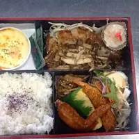 Snapdishの料理写真:豚ロース肉のグリルキノコソース弁当|Kiyotaka Goudaさん