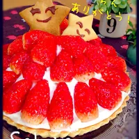 Snapdishの料理写真:ゆ〜ちんに届け🌟 イチゴたっぷりレアチーズタルト🍓