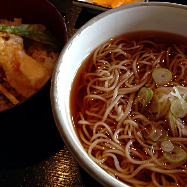 かけそば、野菜天丼|Shigechika AIKAWAさん