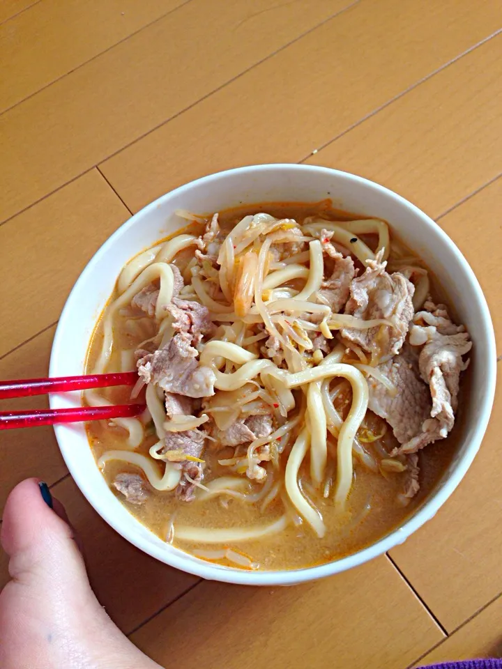 豚とモヤシのキムチうどん|あちゅんさん