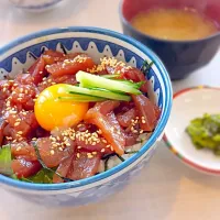 Snapdishの料理写真:函館朝市にて、 漬けマグロ丼です|ばるさん