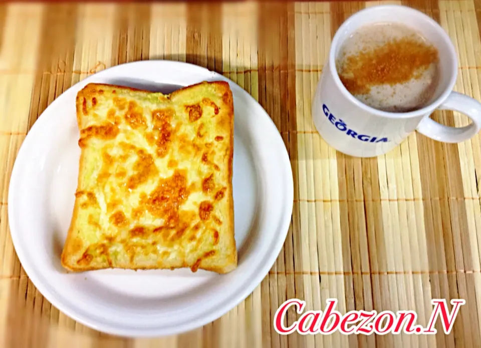 今朝の賄い  和のピリ辛チーズトースト&バナナ豆乳ラテ|Cabezon.Nakamuraさん