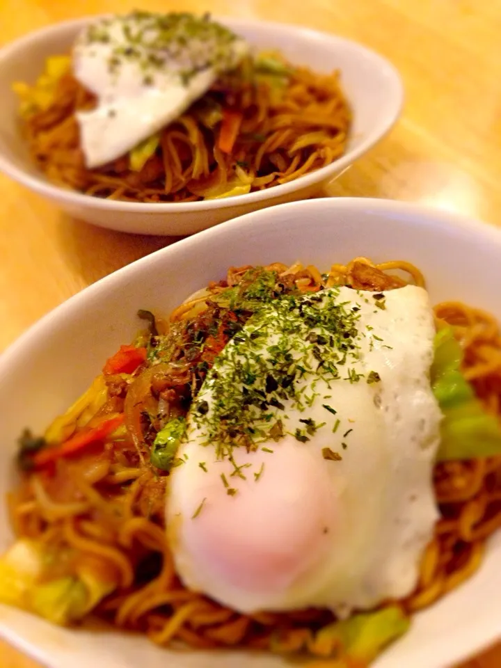 目玉焼き乗っけ焼きそば☻|ashushikaママ♡さん