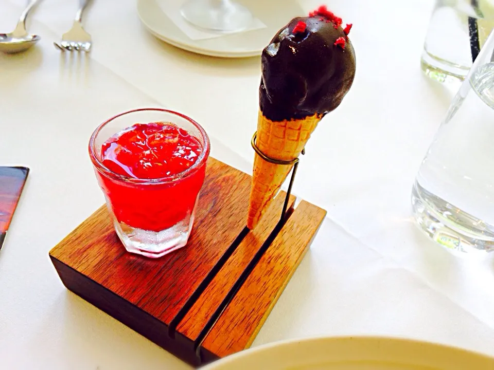 Raspberry shot & Choco top ( raspberry sorbet)|kazuko Tsujiさん