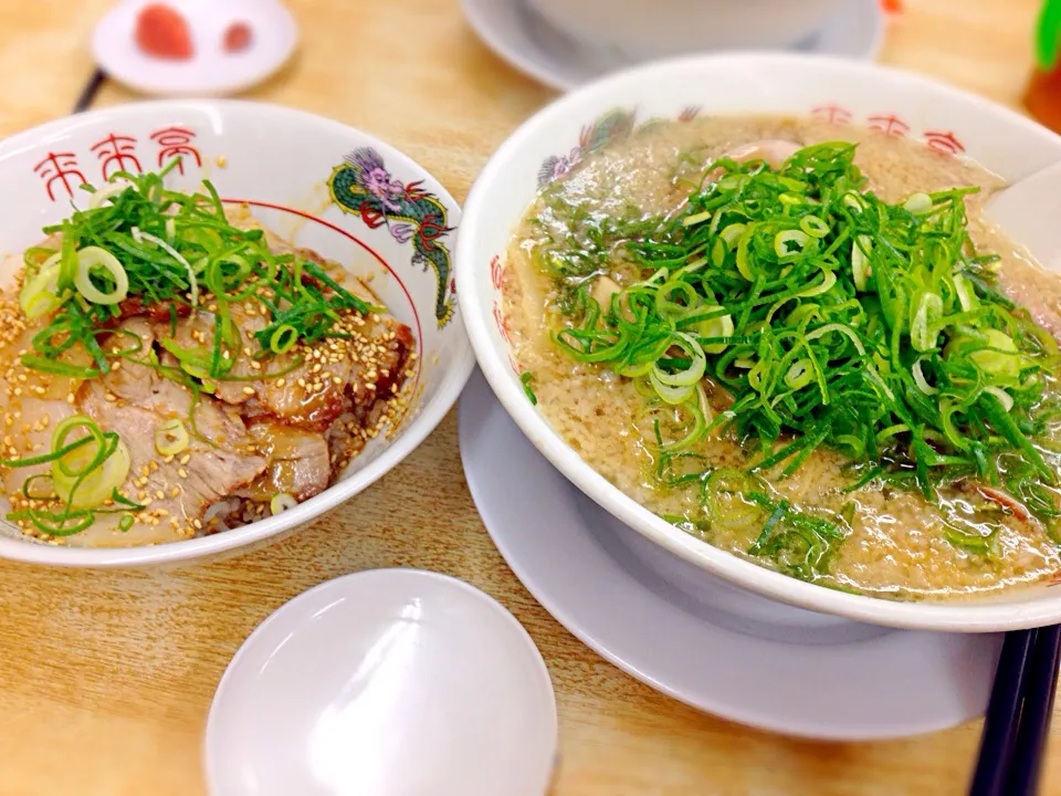 Snapdishの料理写真:焼豚丼とラーメン|はなびさなさん