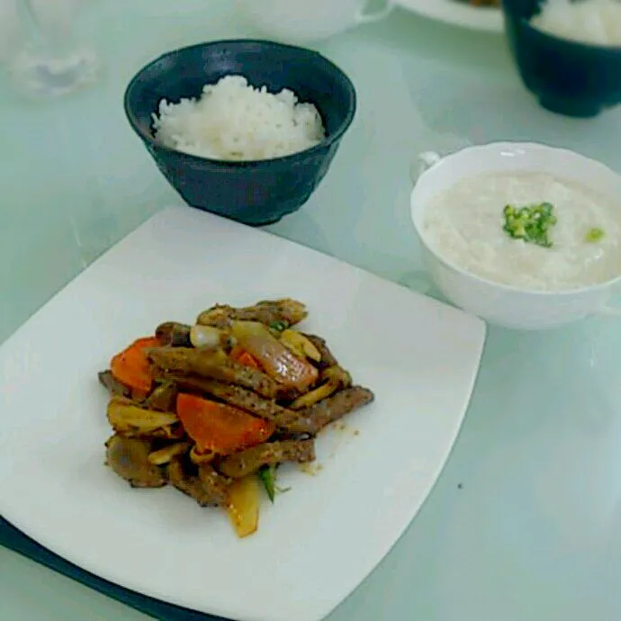 Snapdishの料理写真:牛肉のＸＯ醤炒め＆おぼろ豆腐風スープ|さくらさん