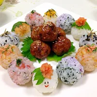 Snapdishの料理写真:肉団子とおむすび〜ず🍙