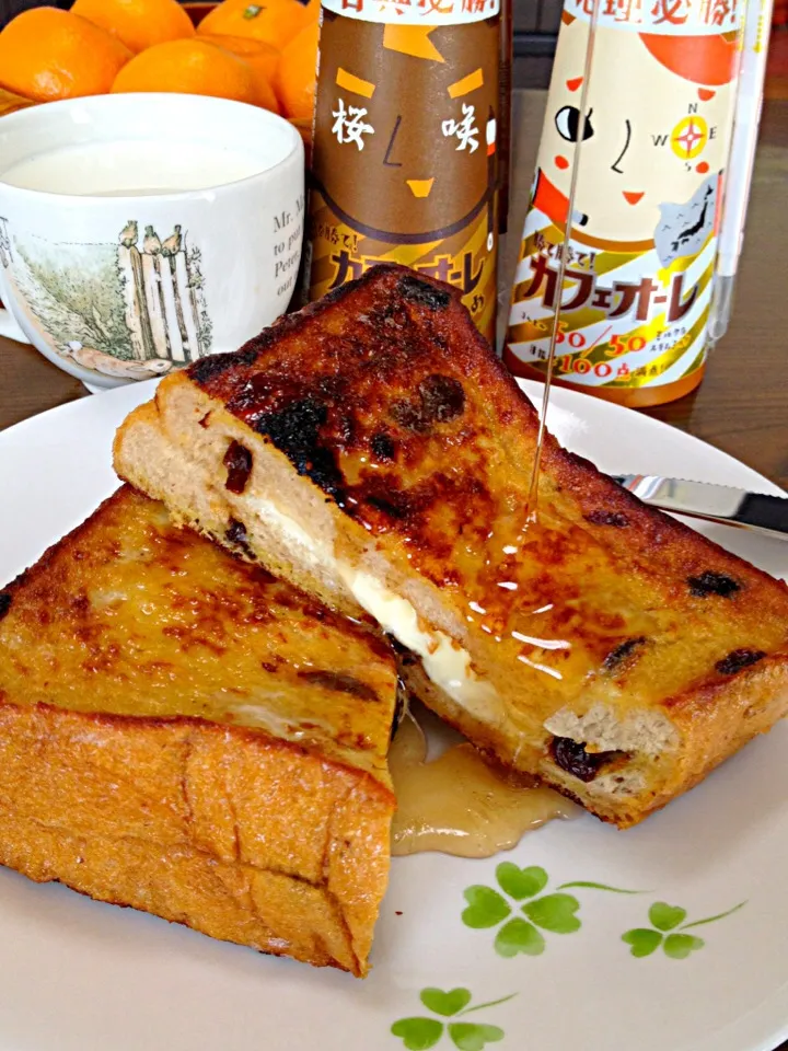 ぶどうパンのフレンチトーストです。朝仕込んで朝食に♪クリチ入りの時短メニュー☆|ゆんゆんゅんさん