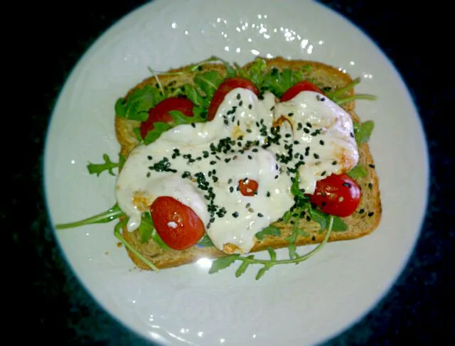 Snapdishの料理写真:Clean eating: toasted wheat bread with arugula, cherry tomatoes, queso blanco, sprinkled with sesame seeds|Jiraphon Gさん