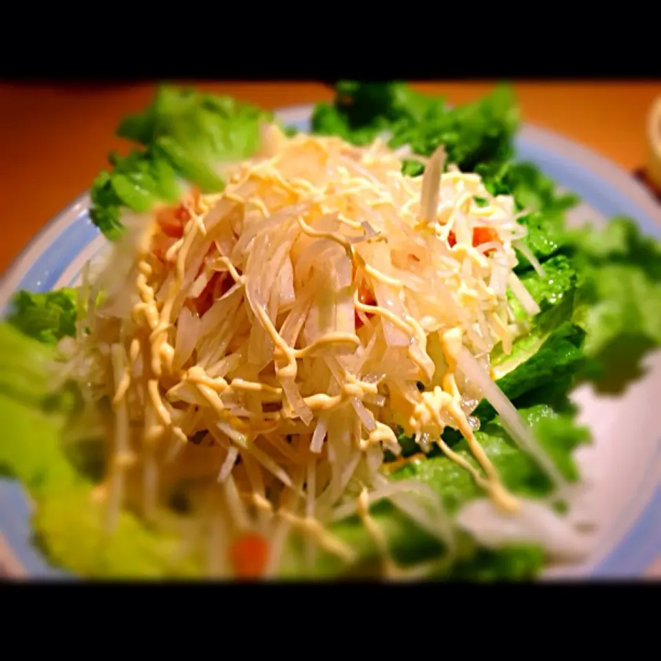 焼き鳥の皮と大根と玉ねぎのサラダ|Takako Izumiyamaさん