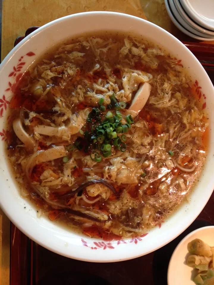 Snapdishの料理写真:酸辣湯麺@赤坂離宮羽田空港店|ま～み～む～め～も～さん