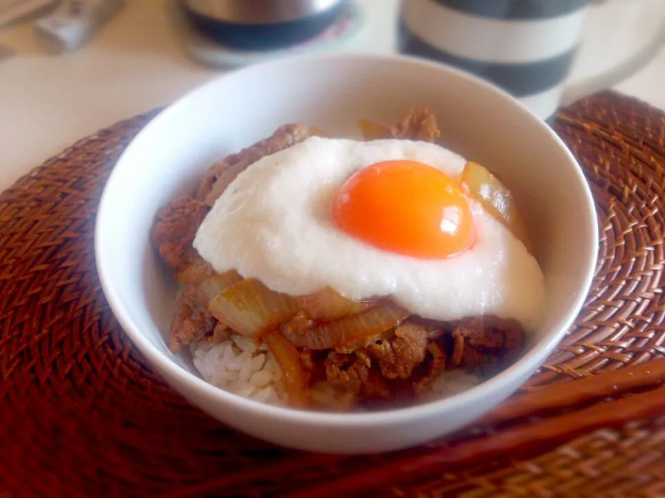 牛とろろ丼|にゃろめさん