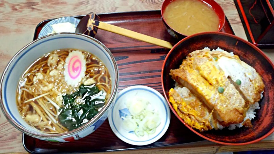 カツ丼、タヌキ蕎麦セット|哲さん