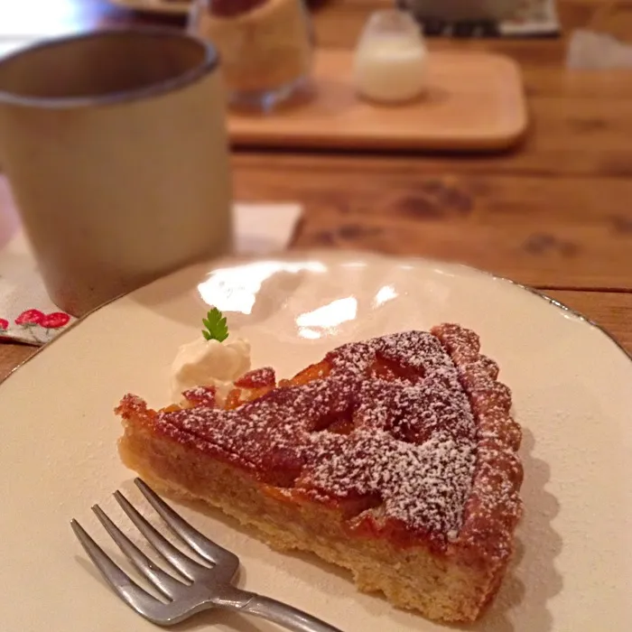 桃のタルトとめぐみコーヒー|ヴェローナのパン屋さんさん