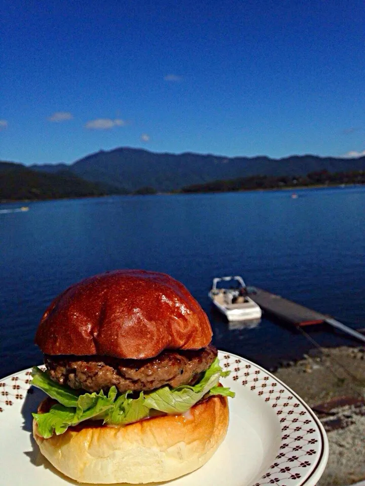 Snapdishの料理写真:自家製BBQ バーガー  at 河口湖|Heyta Hiranoさん