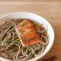 Soba Noodles & Seared Salmon in Ginger-Green Onion Broth|恵子さん