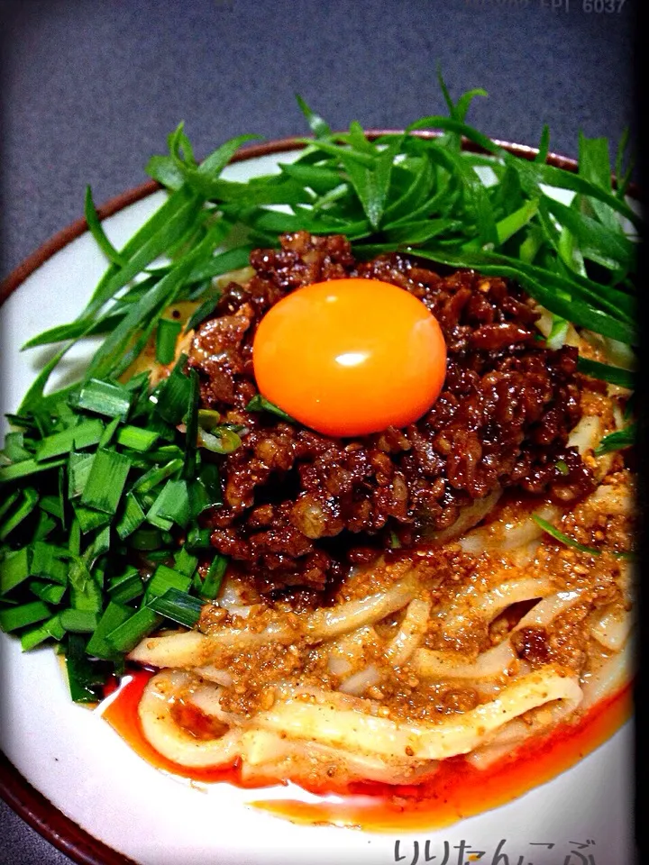 隠し味はポン酢❕豚コマを刻んで作った汁なし担々うどん|りりたんこぶさん