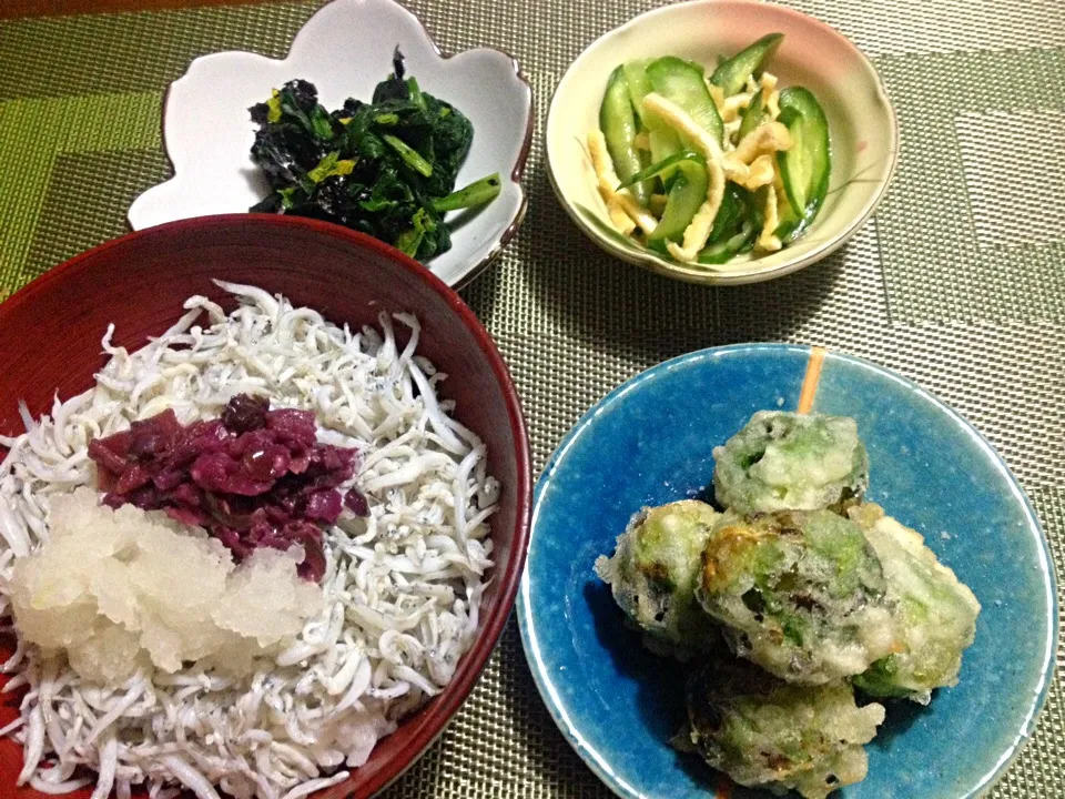 ほうれん草の海苔和え、キュウリと薄揚げ酢の物、しらすご飯、芽キャベツ天ぷら|ユムユムさん