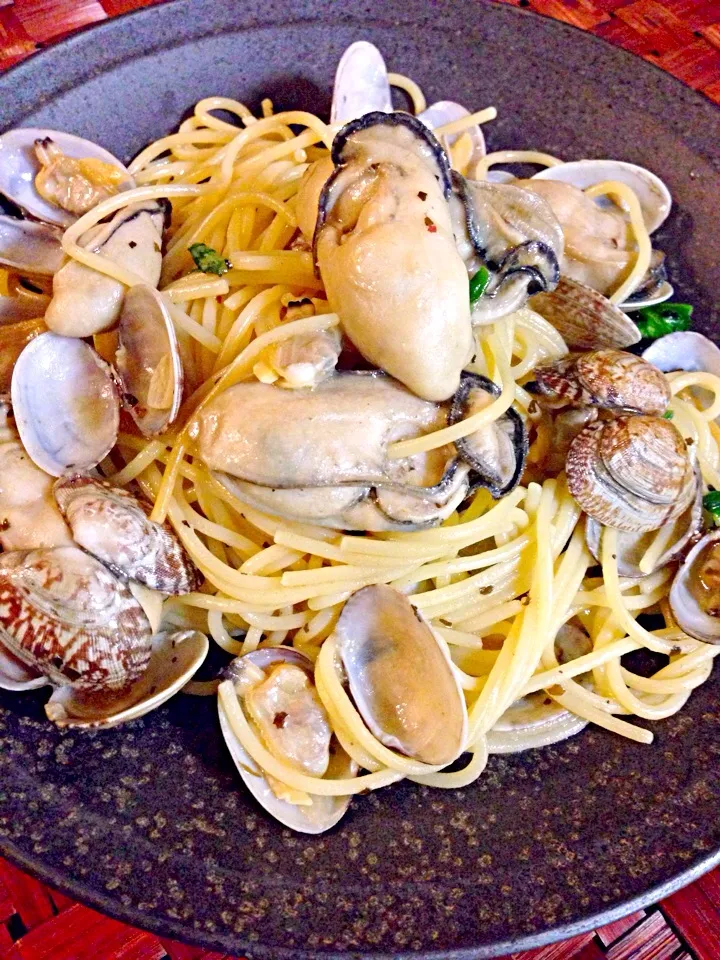 Pasta w/clams&oysters🐚牡蠣とｱｻﾘのﾊﾟｽﾀ|🌈Ami🍻さん