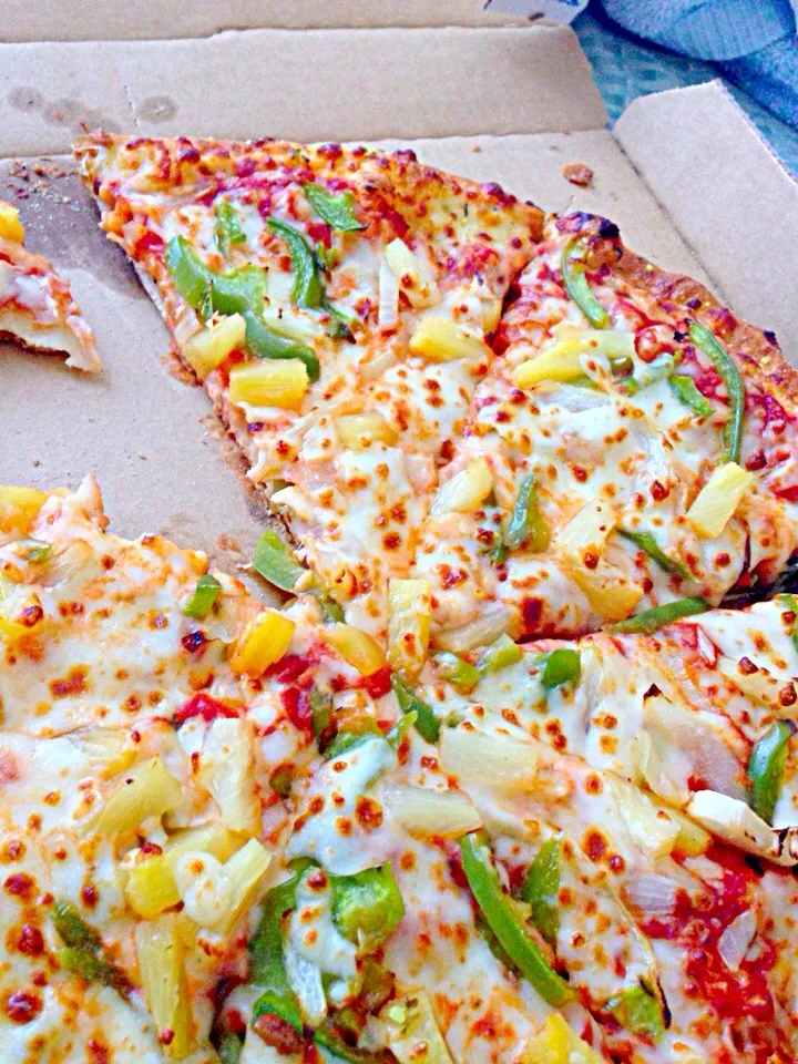 Pineapple, Onion and Pepper Pizza|Malcolm Spaceleeさん