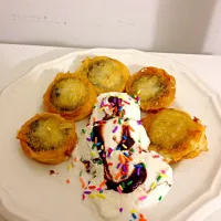 Snapdishの料理写真:Fried Oreos with swirl ice cream and rainbow sprinkles|Jorge Riveraさん