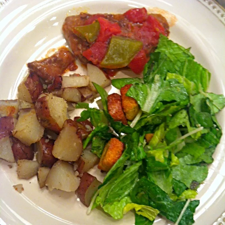 Swiss steak with potatoes and Caesar salad|Whitney Kinnisonさん