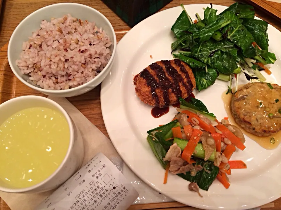 Meal muji - wild rice, hot yuzu with potato croquette, kale, minced meat patty and mixed veg with pork|Ong Sor Fernさん