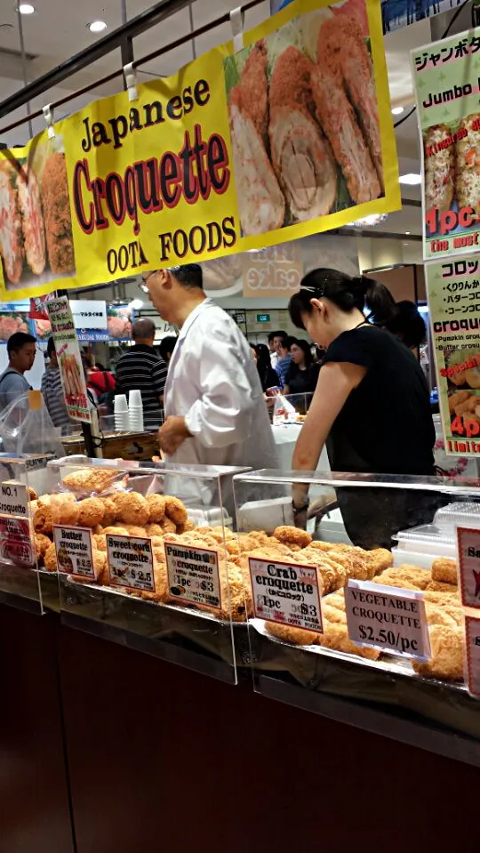 Japanese food fare in town. various types of croquettes including scallop.|genさん