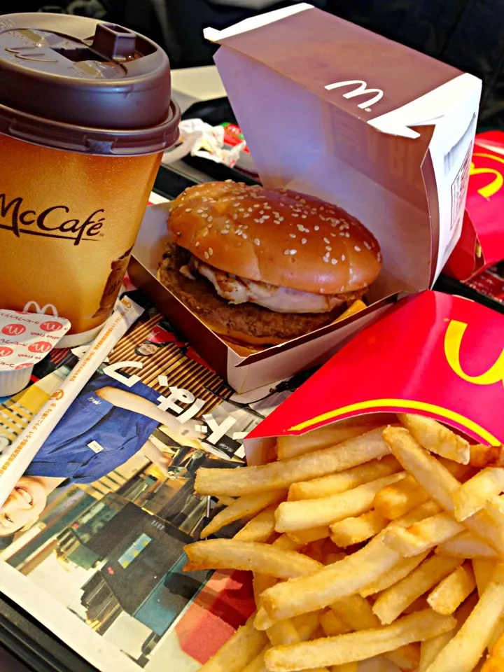 Snapdishの料理写真:Lanchinho novo McDonald's!!!|lucia inoueさん