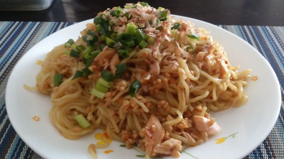 男子ご飯で見た納豆焼きそばを作成！醤油味でサッパリ美味しい！！|SATOSHI OOCHIさん