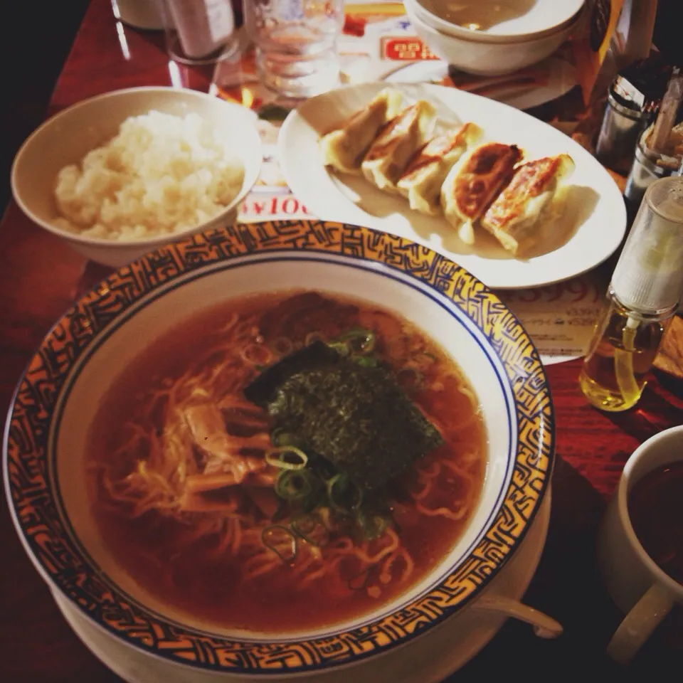 バーミヤンラーメン、餃子、ライス、スープ。|uukaurさん