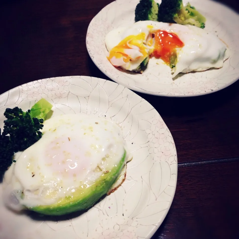 namastelotus michakoさんの料理 Fried egg in avocado|はなおさん