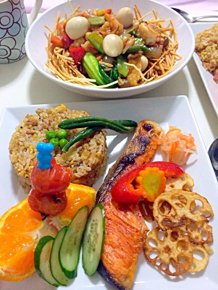 Snapdishの料理写真:Grilled salmon#fried rice#crispy fried udonw/veg.ankake#atsara#crispy fried renkon#🍴🍷🍻🍅🍊😋|MJ🇵🇭🇯🇵さん