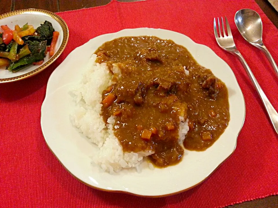 Snapdishの料理写真:牛すじ煮込みカレー|nanaさん