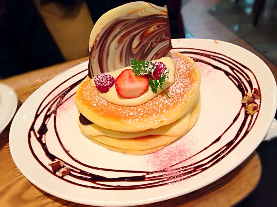 Snapdishの料理写真:カスタードベリーパンケーキ♡ CORAZoN CAFE|kaori.｡.:*♡さん