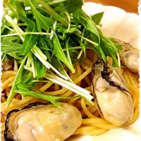 Snapdishの料理写真:牡蠣のアヒージョオイルで牡蠣と水菜のパスタ♪