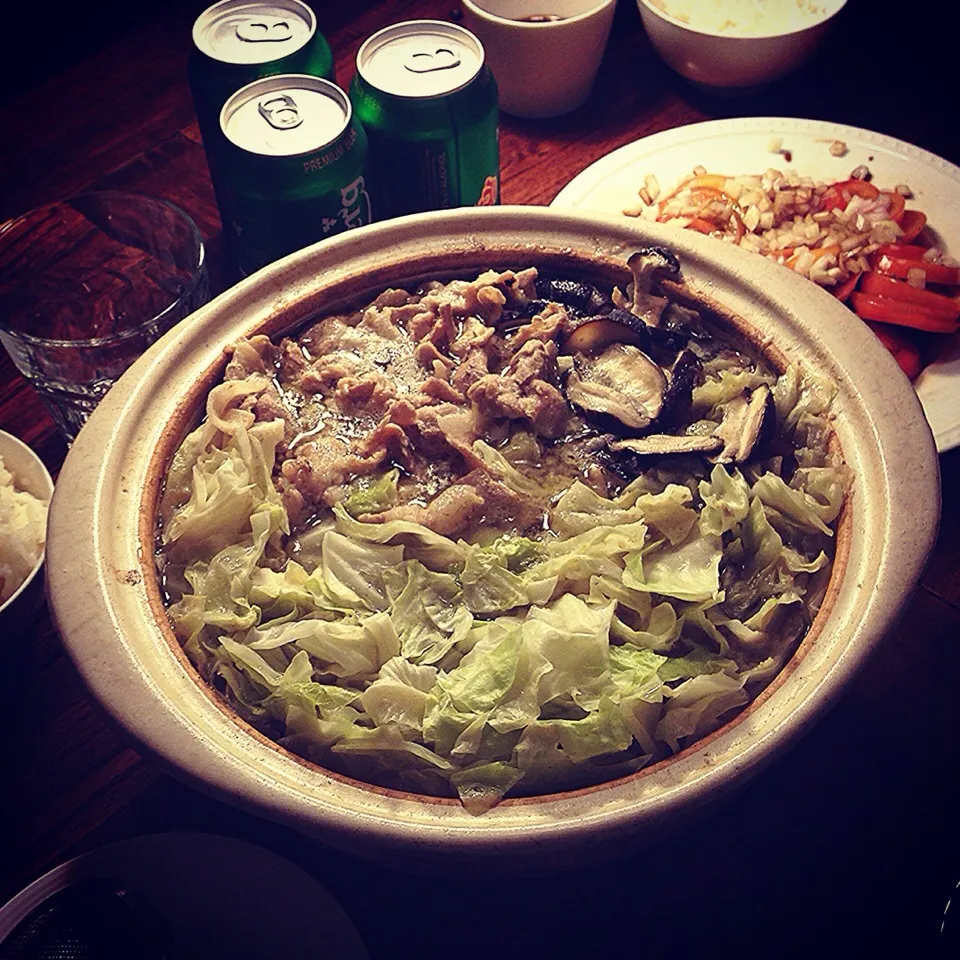 Snapdishの料理写真:pork back ribs & cabbage hotpot ♥ 豚バラとキャベツのにんにく塩バター鍋 (レシピ付)|Yuka Nakataさん