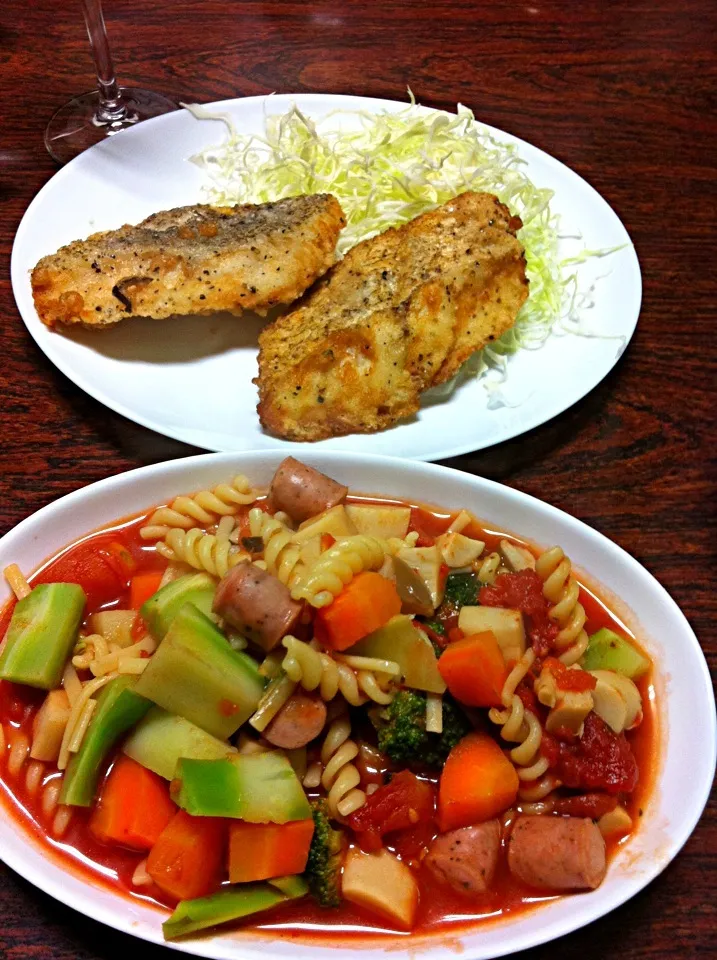 Snapdishの料理写真:野菜たっぷりミネストローネとカレイ唐揚げ|ネコさん