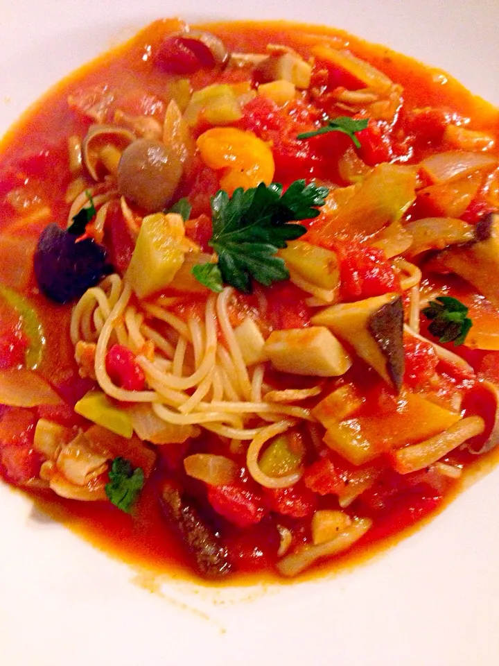 ベーコンとたっぷり野菜のトマトスープスパゲティ🍝🍅|まみりんごさん