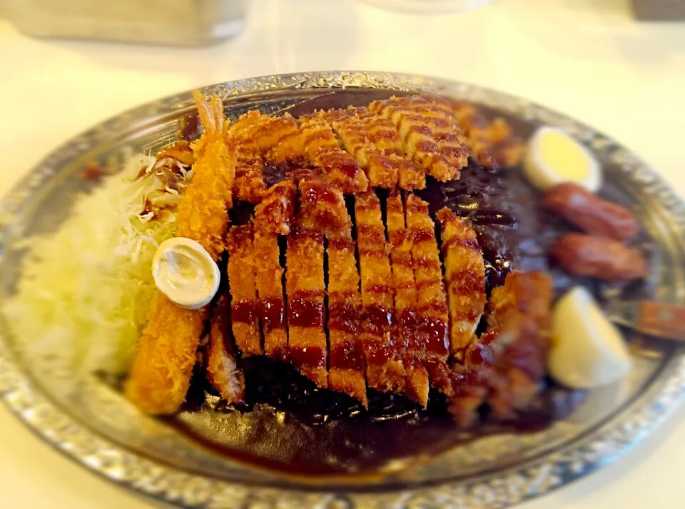 金沢カレーといえばゴーゴーカレー！(^o^)
濃厚なルーの味が、結構病み付きになります。
ルーやご飯が隠れる程大きな具もたまりません！|Takaya Nomraさん