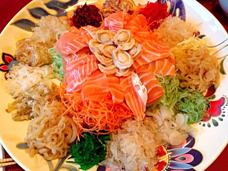 Snapdishの料理写真:Yusheng (meaning "raw fish" it's a salad dish for Chinese New Year)|chef baobao from Singaporeさん