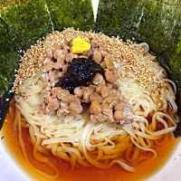 Snapdishの料理写真:ぶっかけ納豆醤油ごまワカメ入りのり佃煮ディップラーメン|Sokei Onoさん